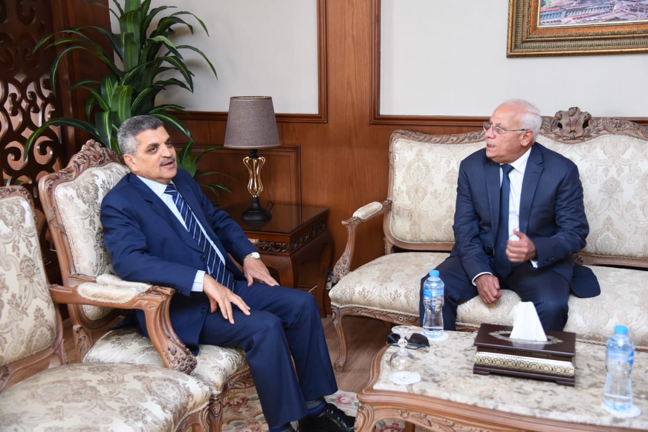 محافظ بورسعيد يستقبل رئيس هيئة قناة السويس (4)