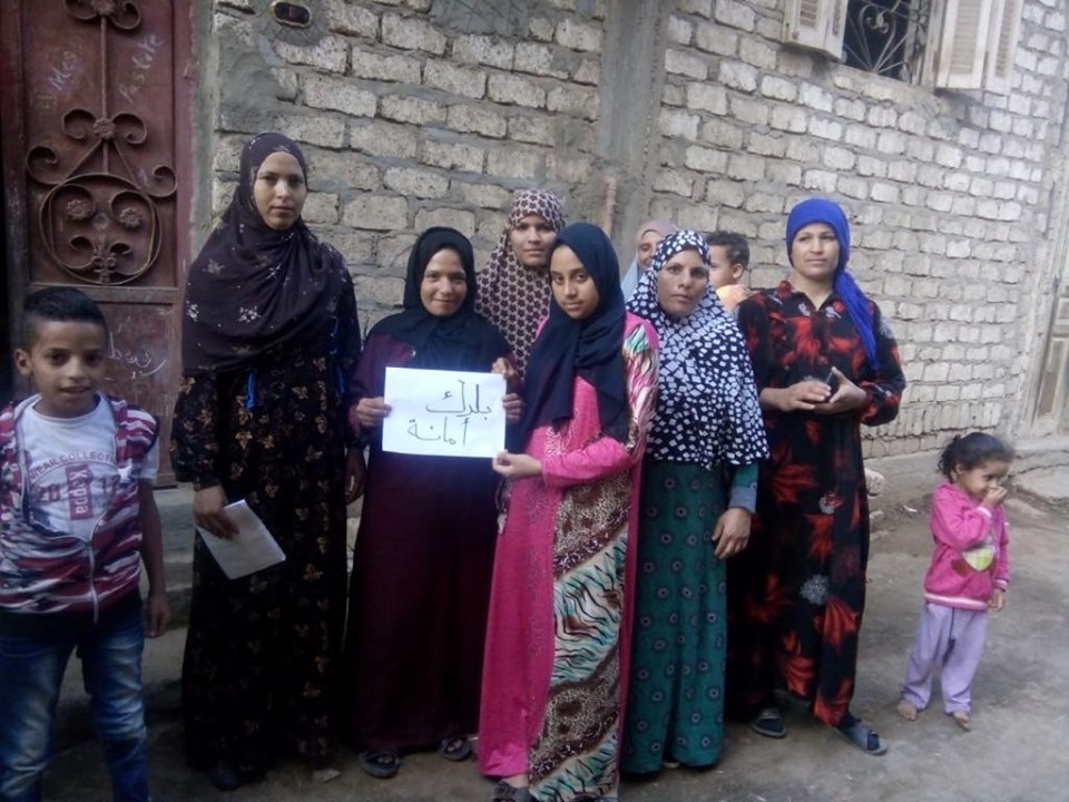 القومى للمرأة بالمنيا يطرق أبواب القرى للتوعية ضد الشائعات (4)