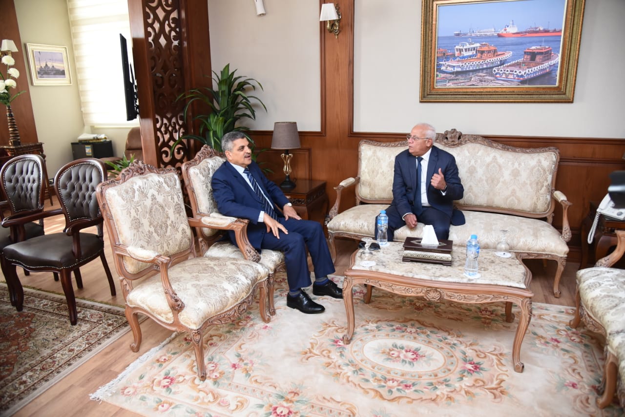 محافظ بورسعيد يستقبل رئيس هيئة قناة السويس (3)