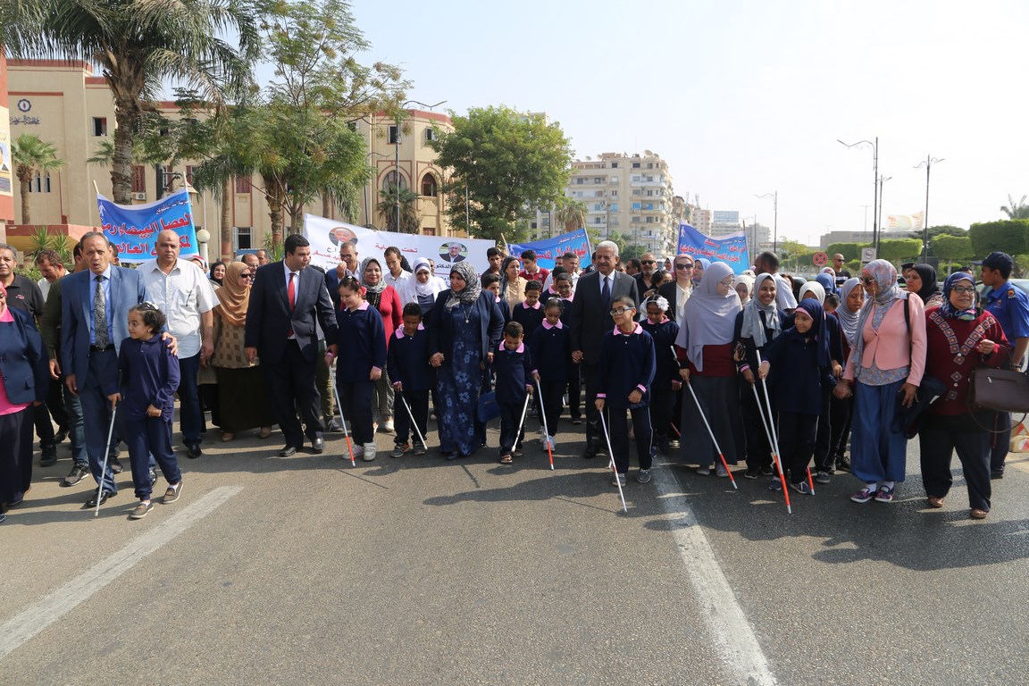  مسيرة للطلبة المكفوفين بالسويس احتفالا باليوم العالمى للعصا البيضاء (5)