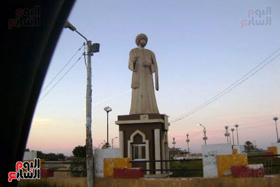 تمثال-رفاعة-بالمدخل-البحرى-بمدينة-طهطا