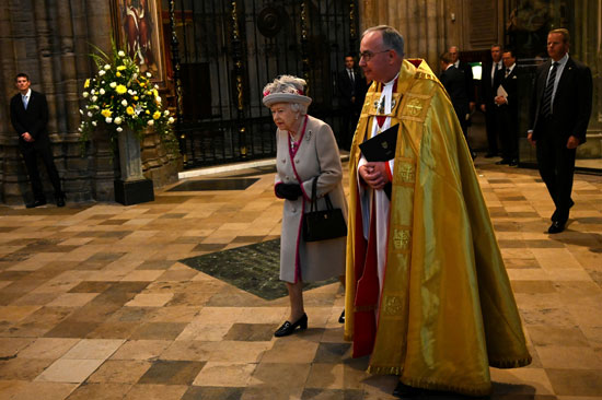 ملكة-بريطانيا-فى-طريقها-إلى-مقعدها-بالكاتدرائية-التاريخية