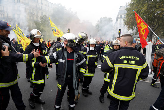 عدد من المتظاهرين بباريس