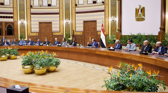 اجتماع السيسى مع وفدا من المستثمرين المصريين بالخارج (4)