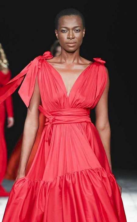 فستان احمر بتصميم مرمر حليم