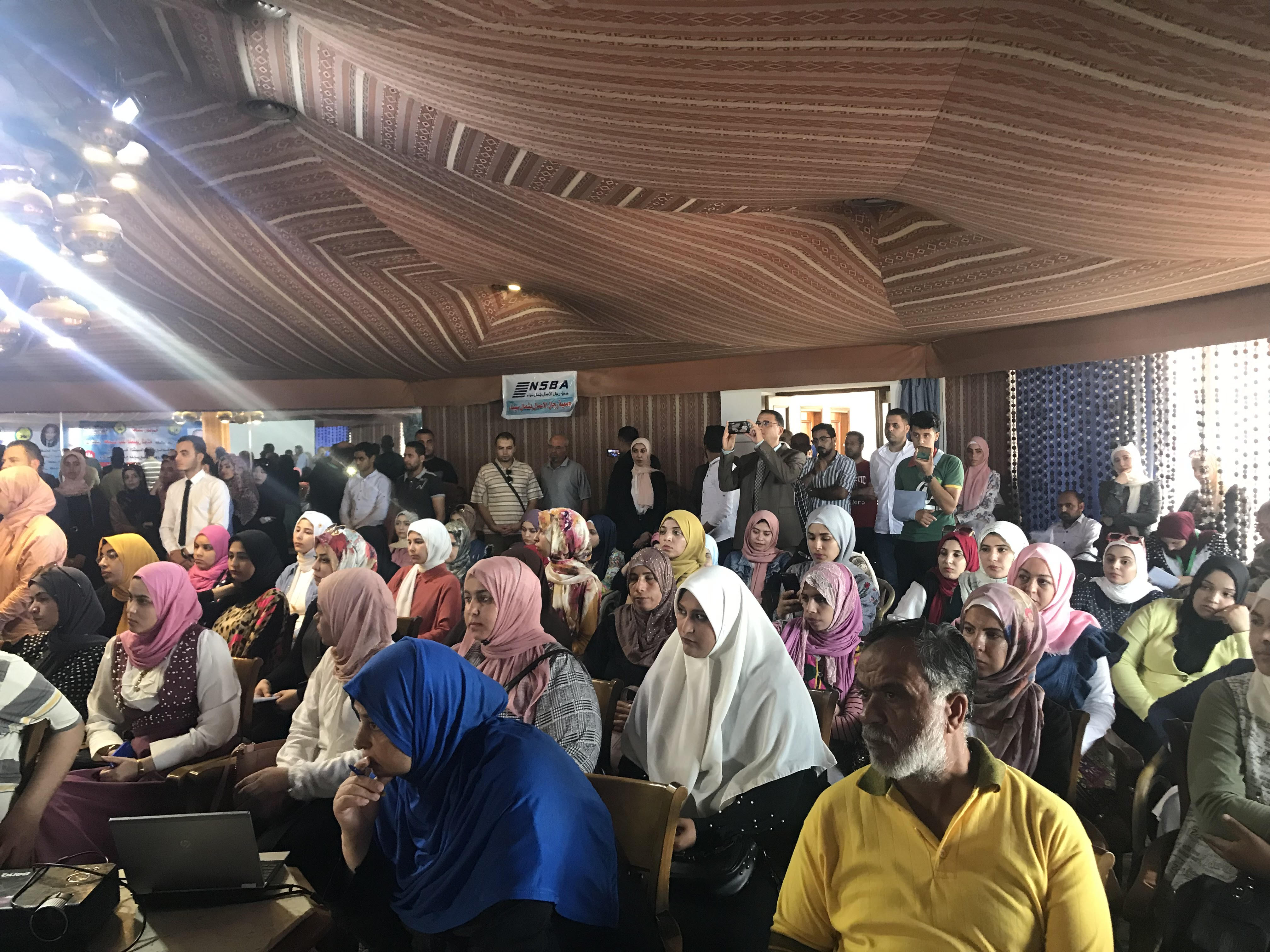 المئات من شباب شمال سيناء يشاركون فى ملتقى التوظيف (1)