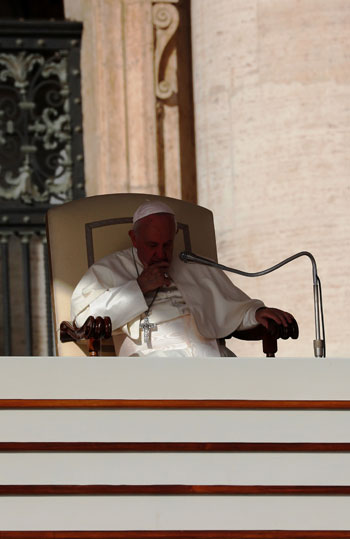 البابا-أثناء-إلقاء-كلمته