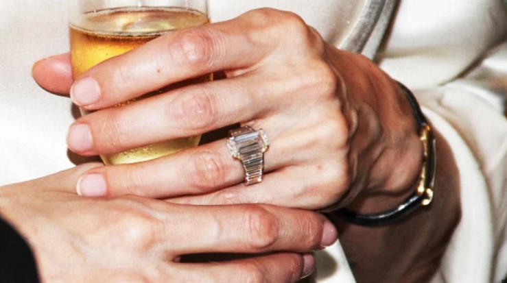 خاتم الزواج من إنجلينا