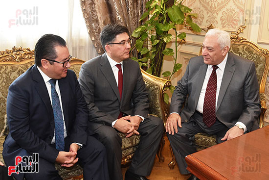 لقاء الدكتور أسامة العبد مع وفد كازاخستان (2)