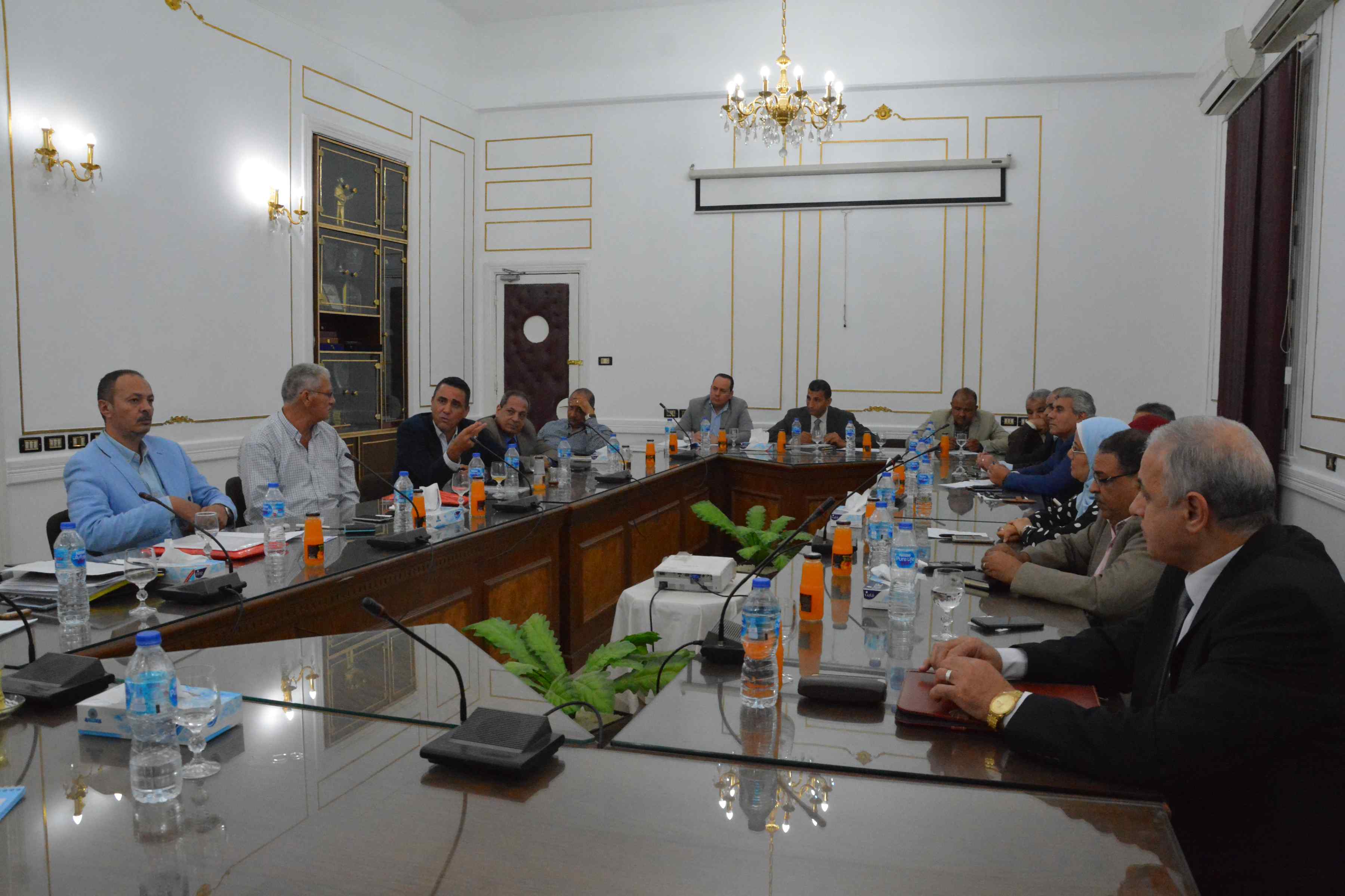  محافظ المنيا مع عدد من أعضاء مجلس النواب (6)