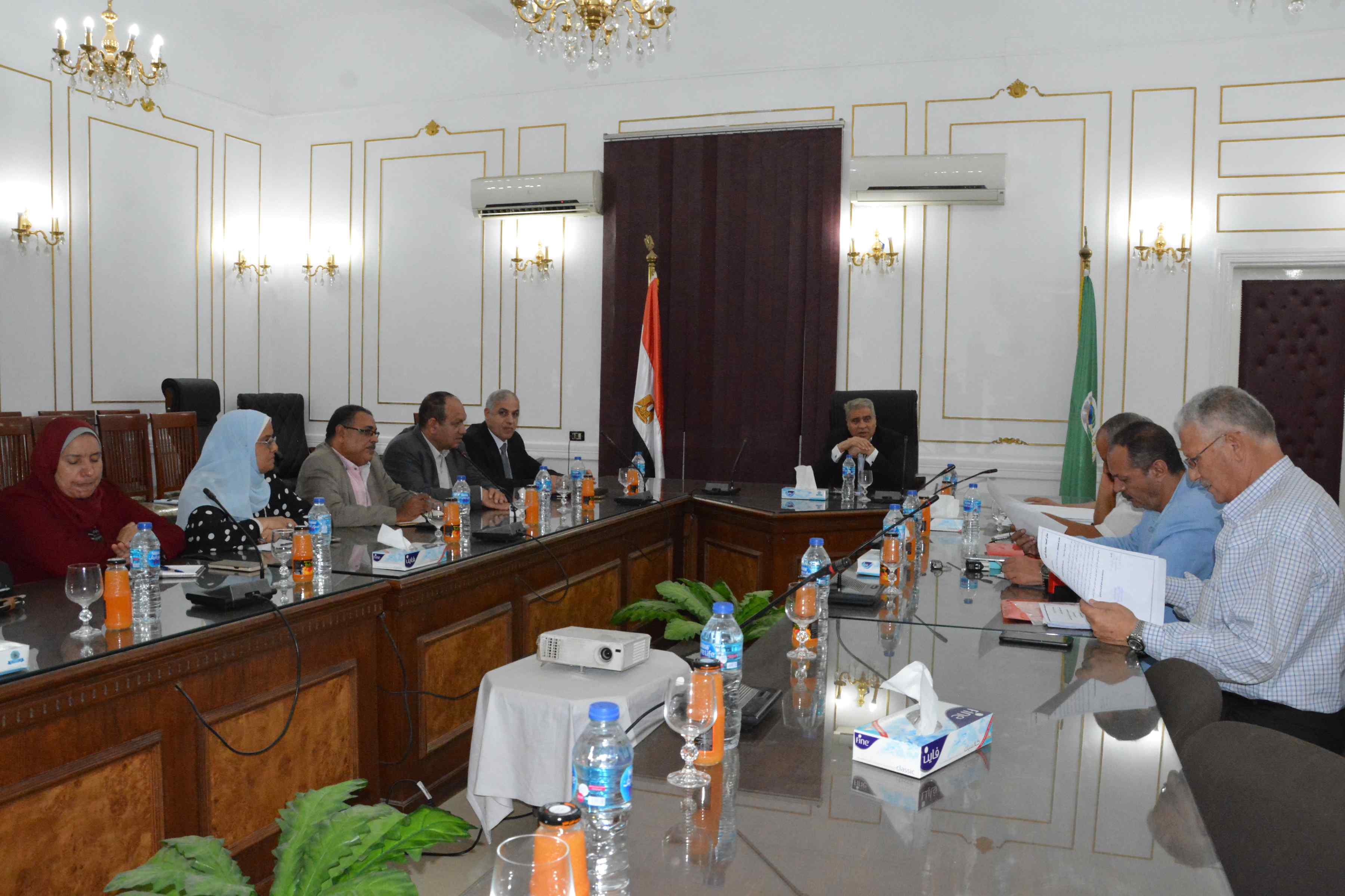  محافظ المنيا مع عدد من أعضاء مجلس النواب (7)