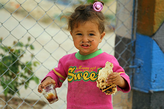 طفلة سورية لاجئة فى مخيم المبروكة