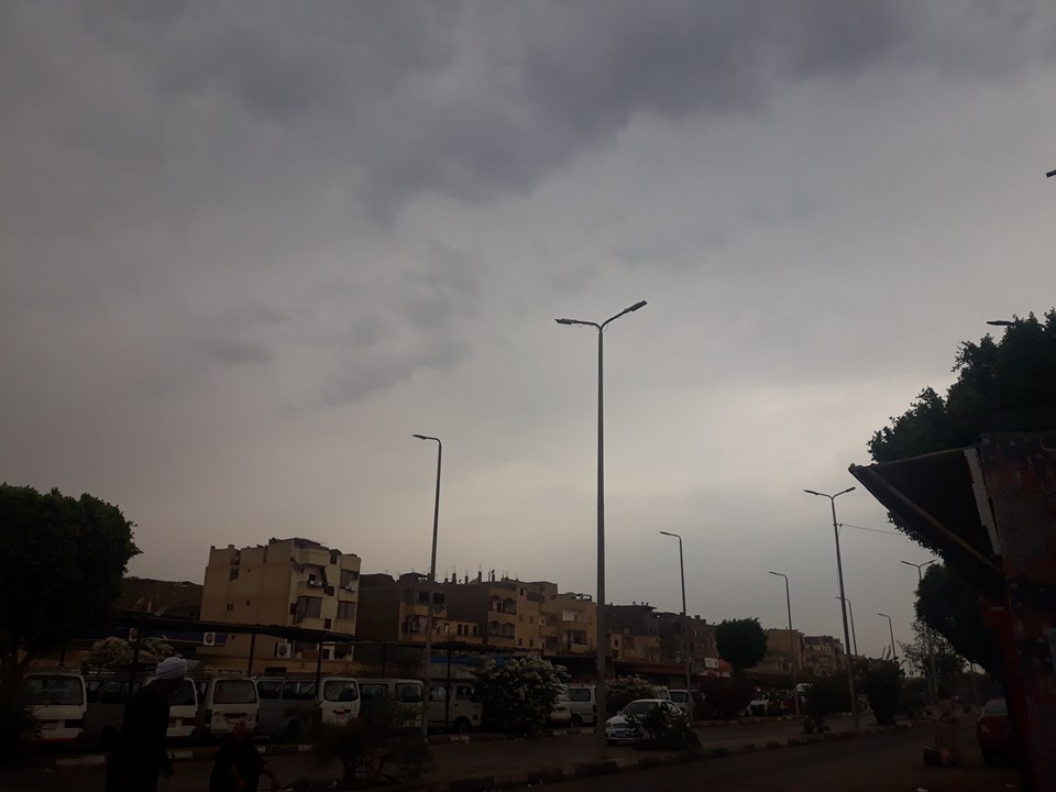 أمطار خفيفة وغيوم تكسو سماء محافظة الأقصر والمحافظة ترفع درجة الإستعدادات بكافة المدن (5)