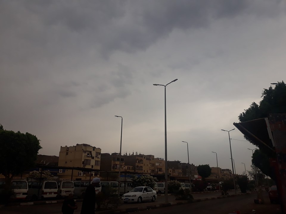 أمطار خفيفة وغيوم تكسو سماء محافظة الأقصر والمحافظة ترفع درجة الإستعدادات بكافة المدن (4)