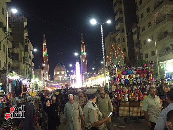 التوافد-على-شوارع-طنطا-للاحتفال-بمولد-السيد-البدوى-(5)