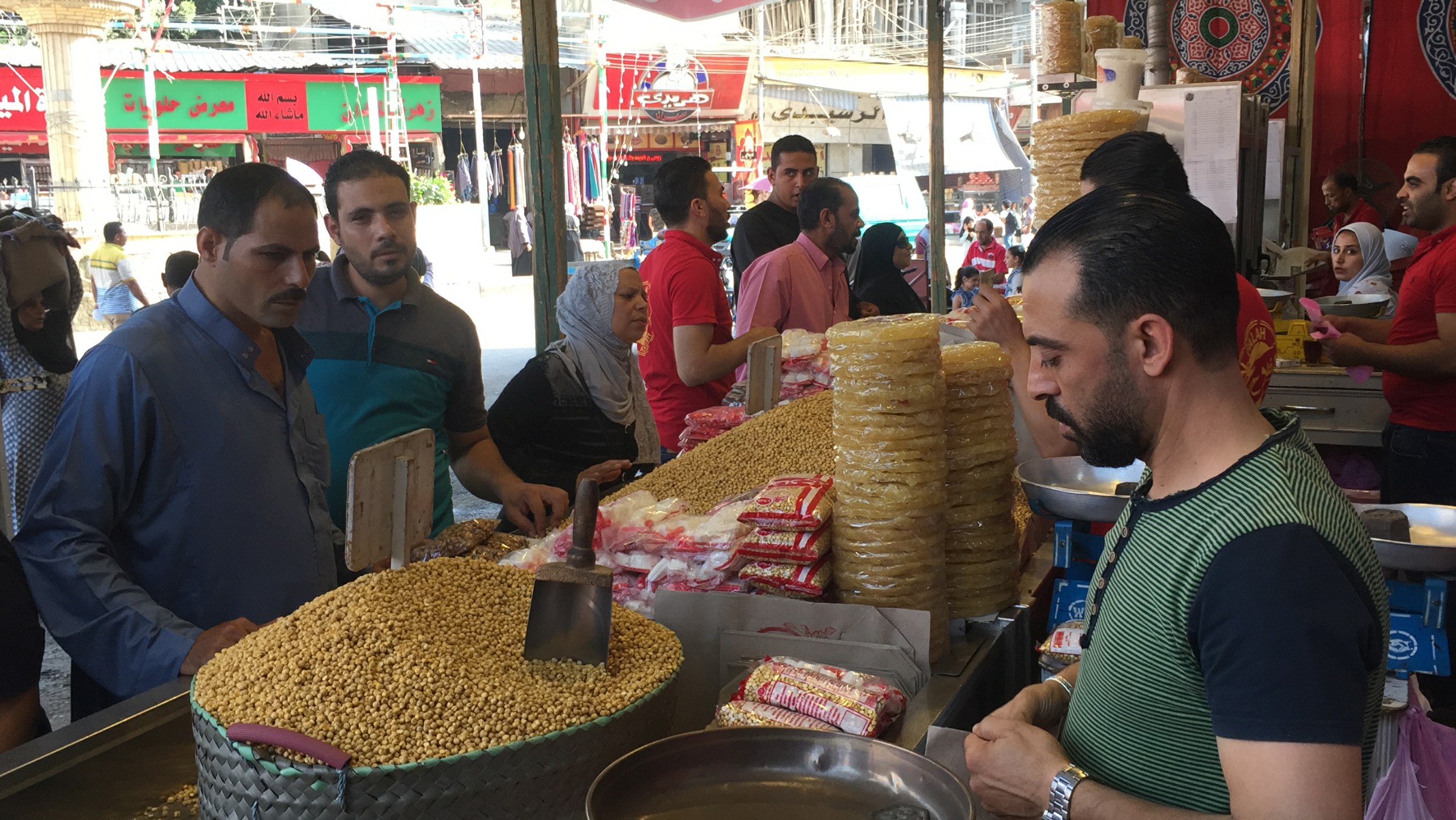 انتعاش سوق الحمص والحلاوة فى مولد  السيد البدوى بطنطا (1)
