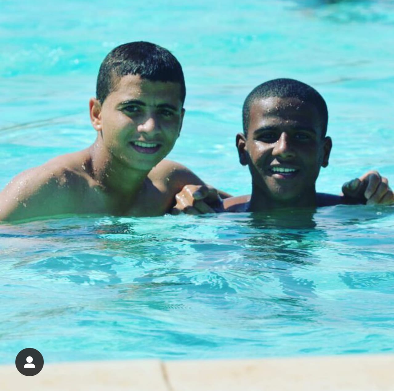 محمد محمود في حمام السباحة