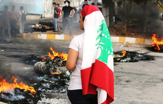 اشعال-النيران-فى-شوارع-بيروت