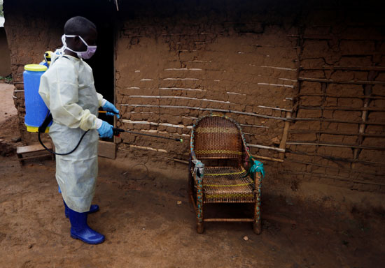 جانب من مكافحة الإيبولا