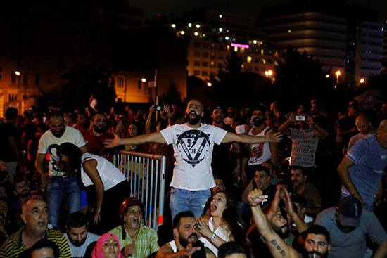 57670-احتجاجات-فى-بيروت-ضد-فرض-ضرائب-على-واتساب