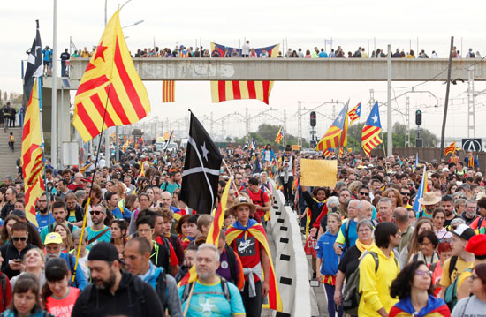 الآلاف يتظاهرون فى كتالونيا
