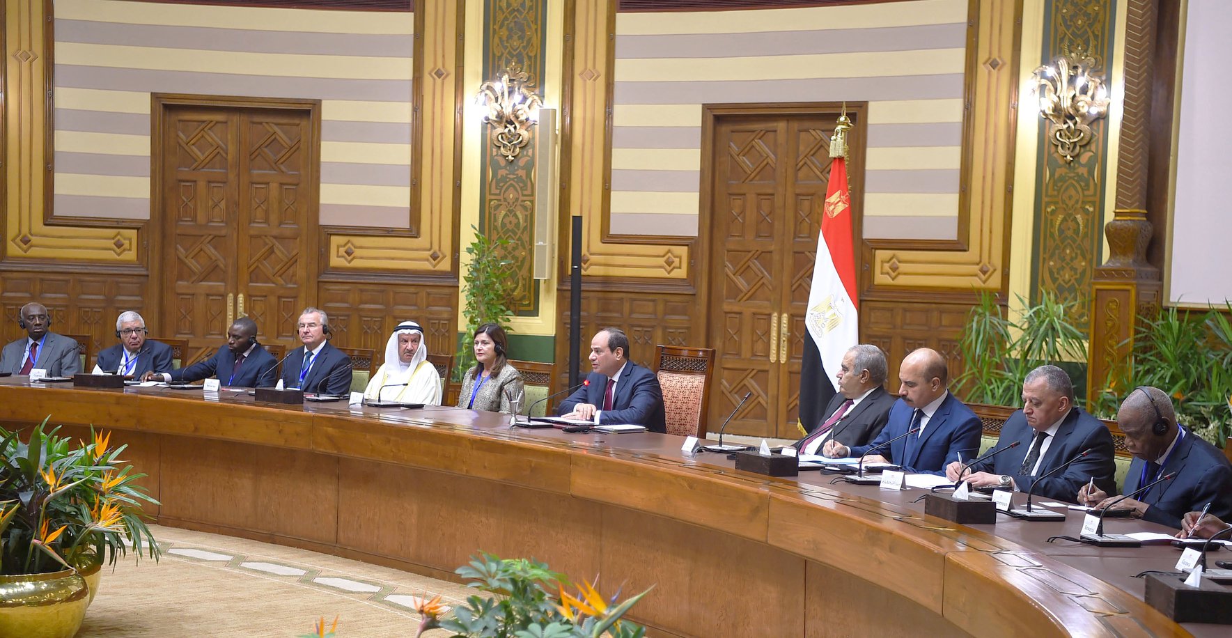 الرئيس عبد الفتاح السيسي مع رؤساء المحاكم الدستورية (1)