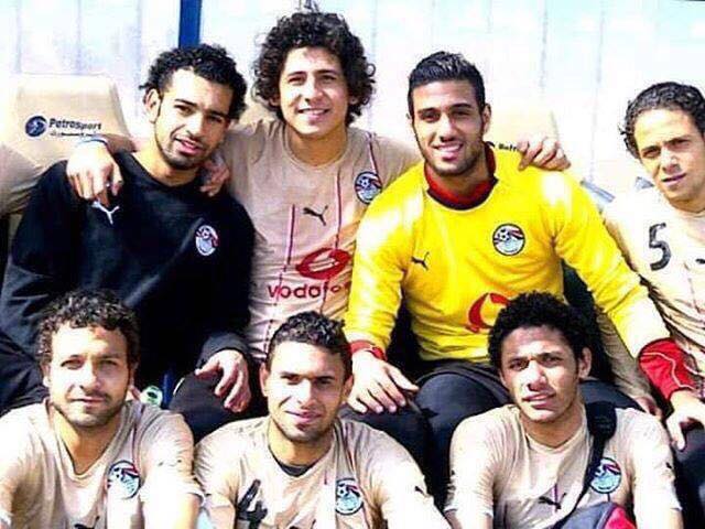 عمرو الحلوانى مع أصدقاؤه فى المنتخب