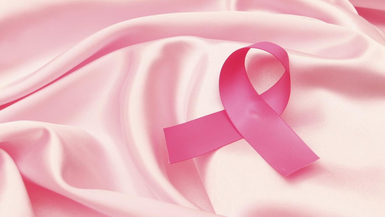 6 اعراض لازم تعرفيها عن سرطان الثدى