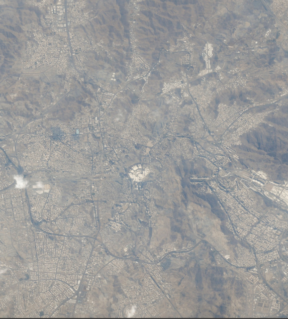 صورة لمكة من محطة الفضاء الدولية يلتقطها هزاع المنصورى