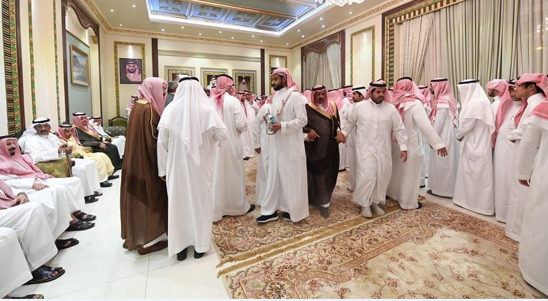 توافد المعزين على قصر أسرة الراحل اللواء عبد العزيز الفغم، بالرياض