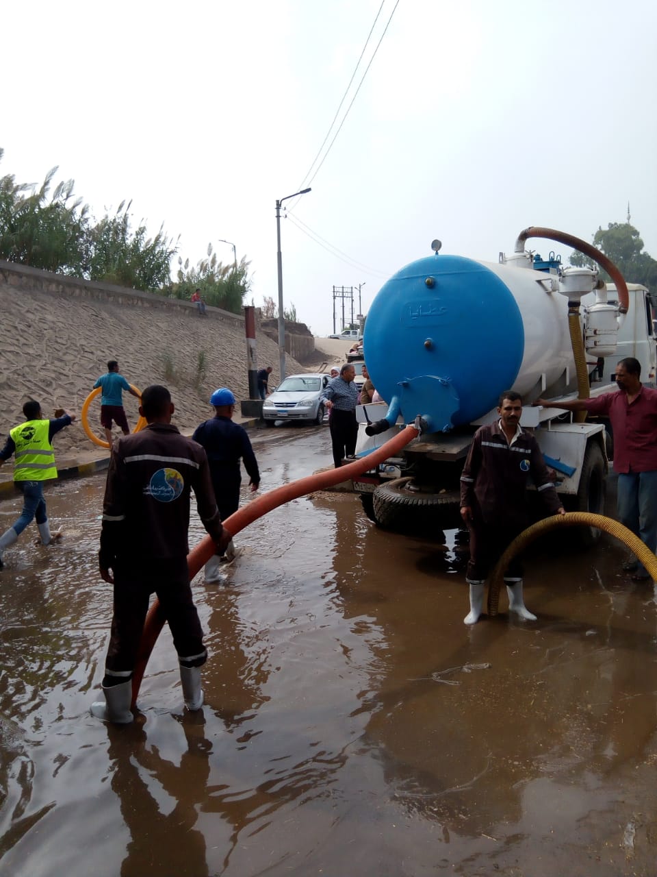شركة مياه الشرب بالقليوبية تجرى تجربة لشفط مياه الأمطار (4)