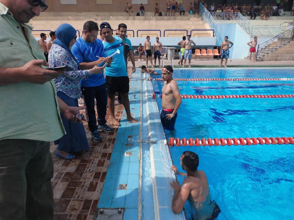 جامعة سوهاج تختتم بطولتها للسباحة بمشاركة 120 طالب (8)
