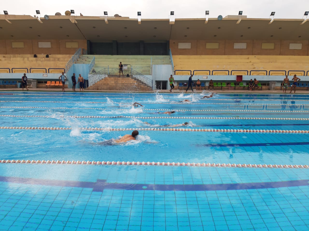 جامعة سوهاج تختتم بطولتها للسباحة بمشاركة 120 طالب (1)