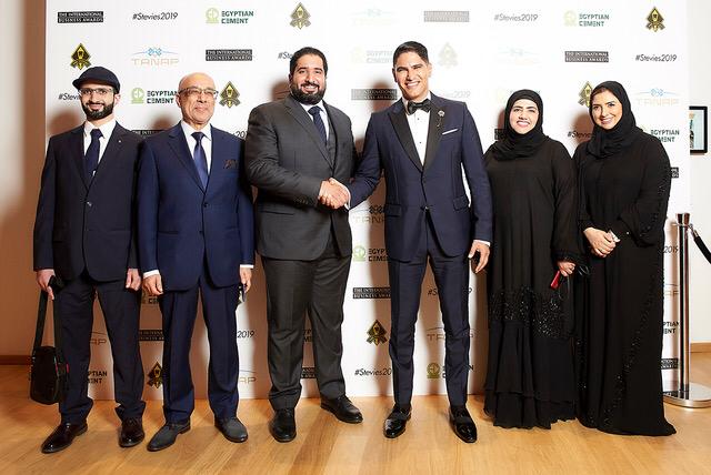 التقاط الصور مع رجل الأعمال أحمد أبو هشيمة بعد الحفل