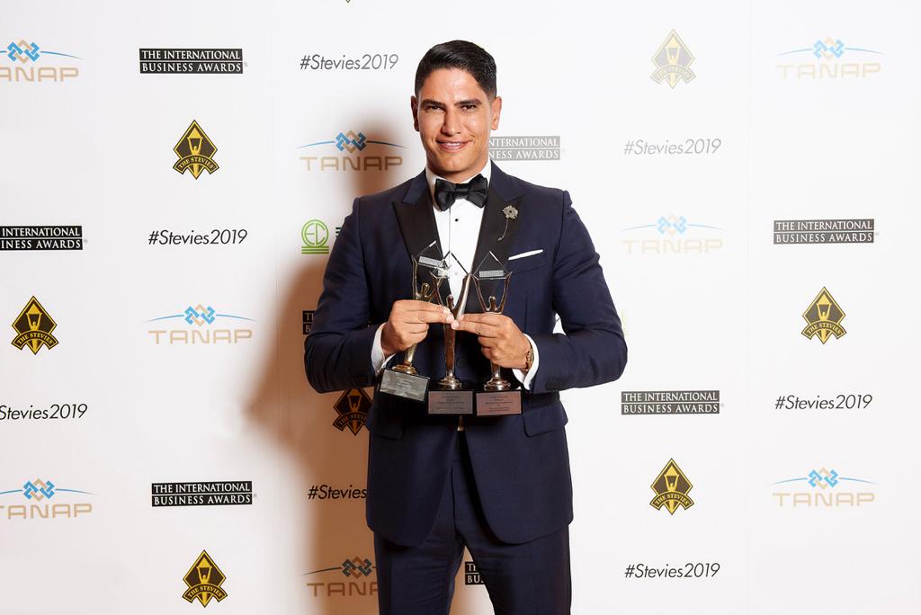 رجل الأعمال أحمد أبو هشيمة يتسلم ثلاث جوائز