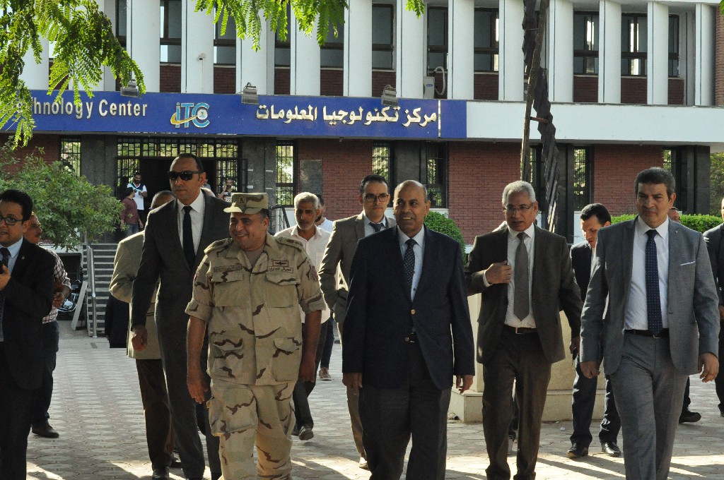 لجنة تقييم أفضل جامعة مصرية (19)