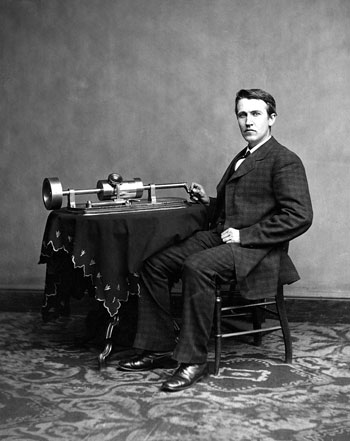 إديسون-مع-اختراعه-الفونوغراف
