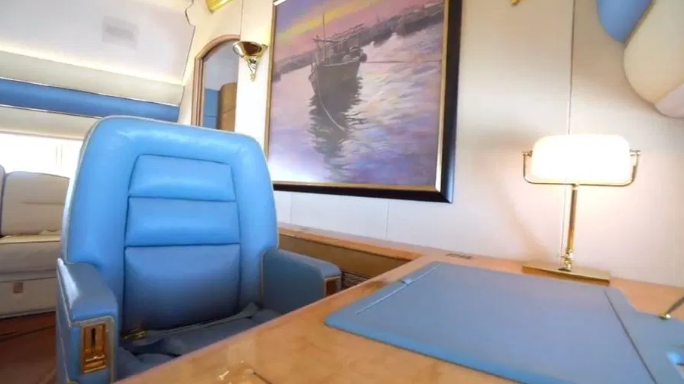 داخل الطائرة الخاصة