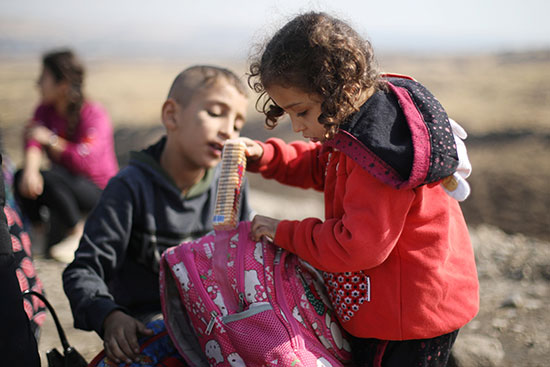 أطفال ضمن الاسر السورية النازحة