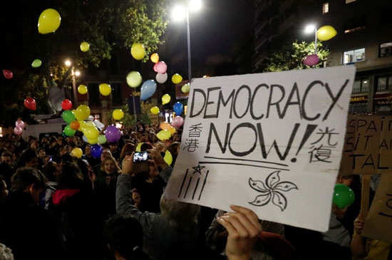 2019-10-21T175626Z_613647140_RC1E188F6A00_RTRMADP_3_SPAIN-POLITICS-CATALONIA-PROTEST-BALLOONS