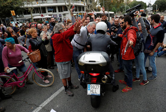 2019-10-21T103026Z_2033051671_RC1C4FC69700_RTRMADP_3_SPAIN-POLITICS-CATALONIA-PROTEST