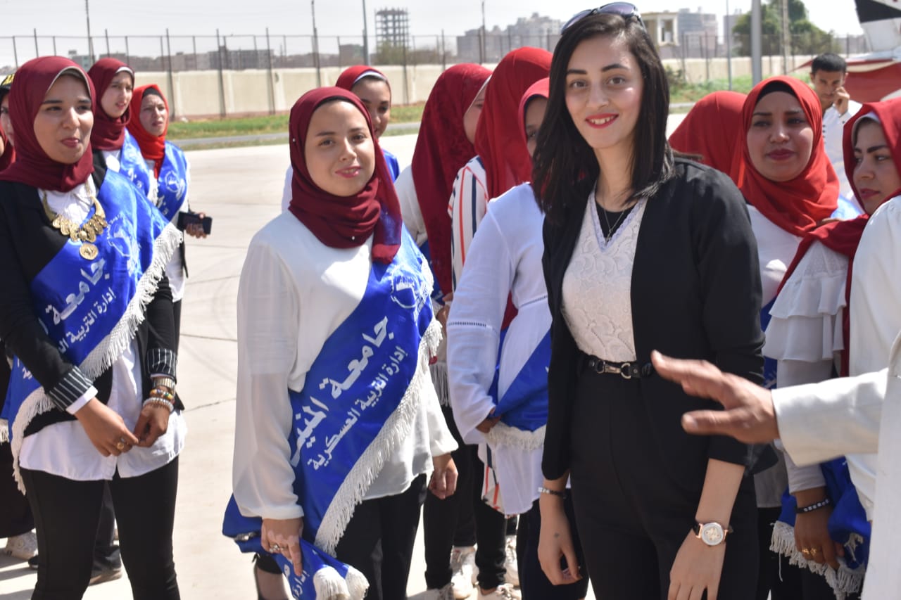 طلاب جامعة المنيا في زيارة لـالمطار إحياءً لذكري انتصارات أكتوبر (7)