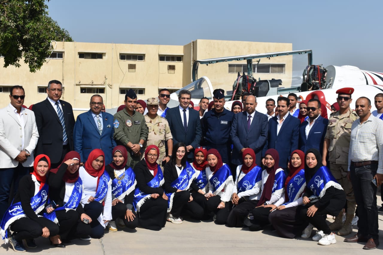 طلاب جامعة المنيا في زيارة لـالمطار إحياءً لذكري انتصارات أكتوبر (1)