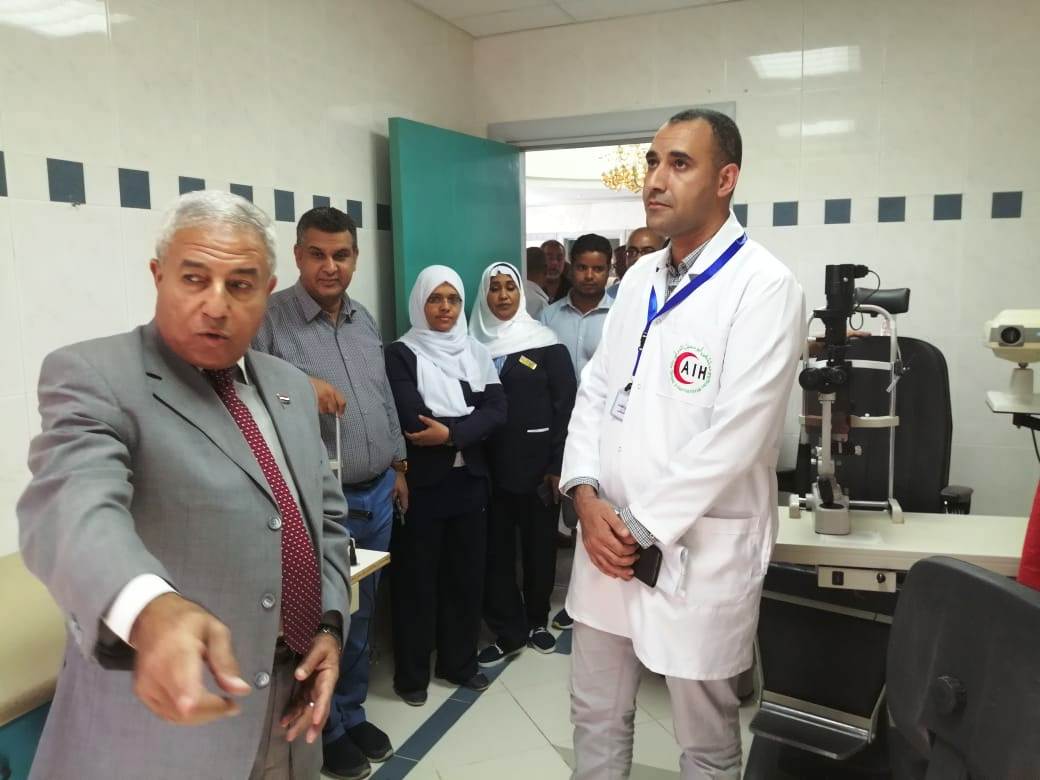 محافظ أسوان يتفقد مستشفى أبو سمبل الدولى  (1)