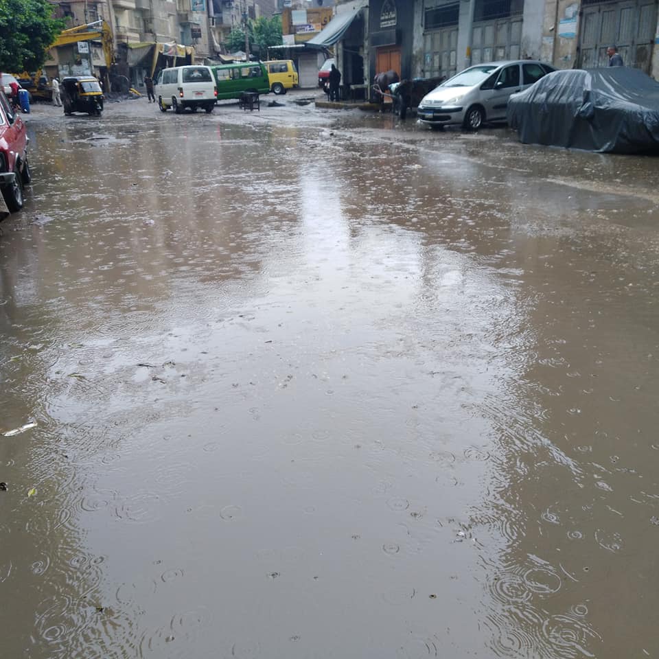 شوارع الغربية تغرق فى مياه الأمطار وشلل مرورى على طريق المحلة طنطا (5)