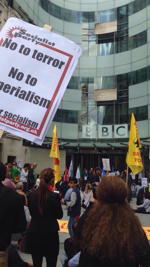 مظاهرات امام الـ BBC (2)