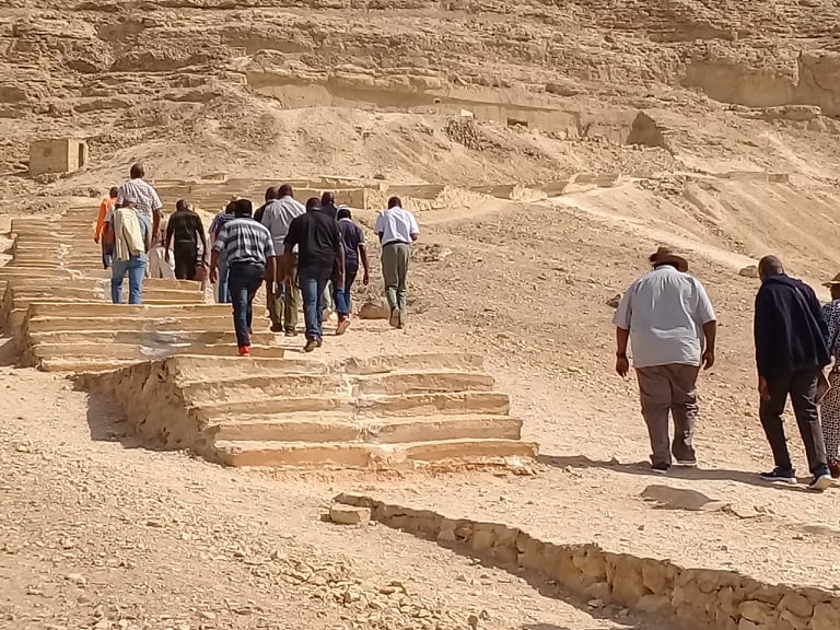 وفد إفريقى يزور منطقة آثار تل العمارنة بالمنيا (2)