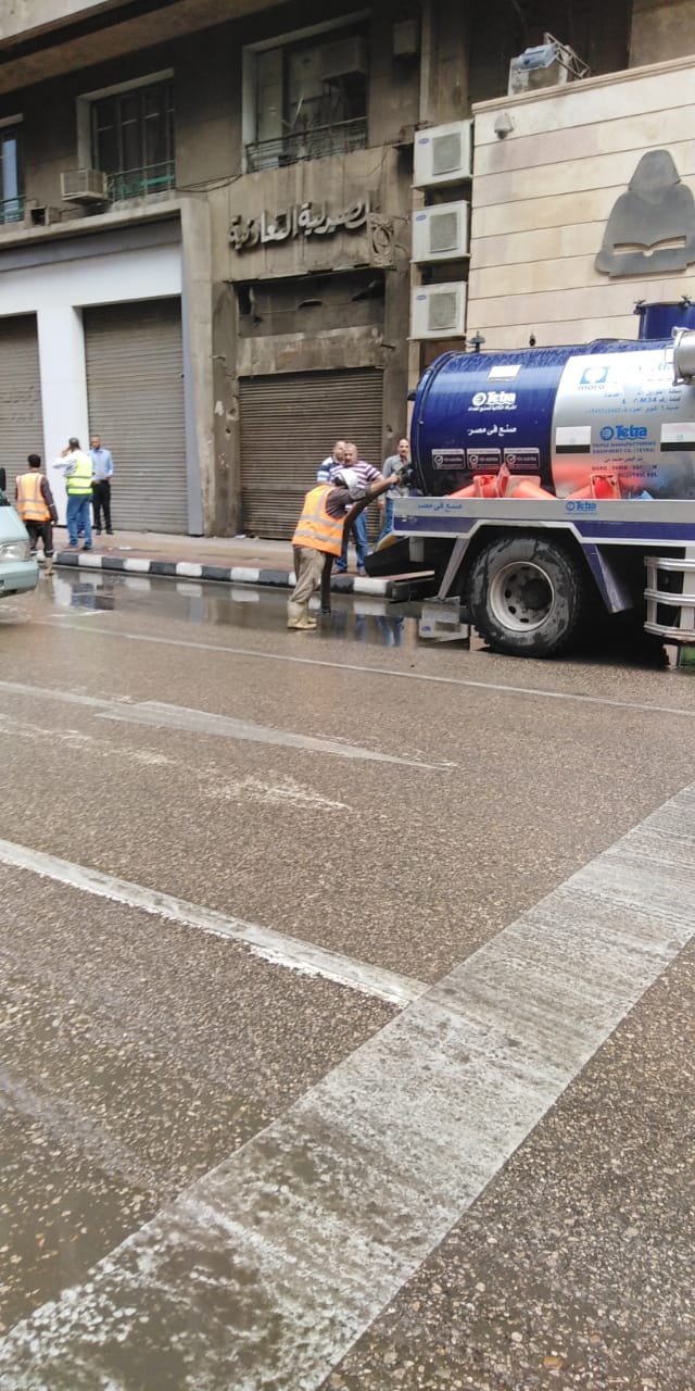 عمليات شفط المياه بشارع عبد الخالق ثروت (3)