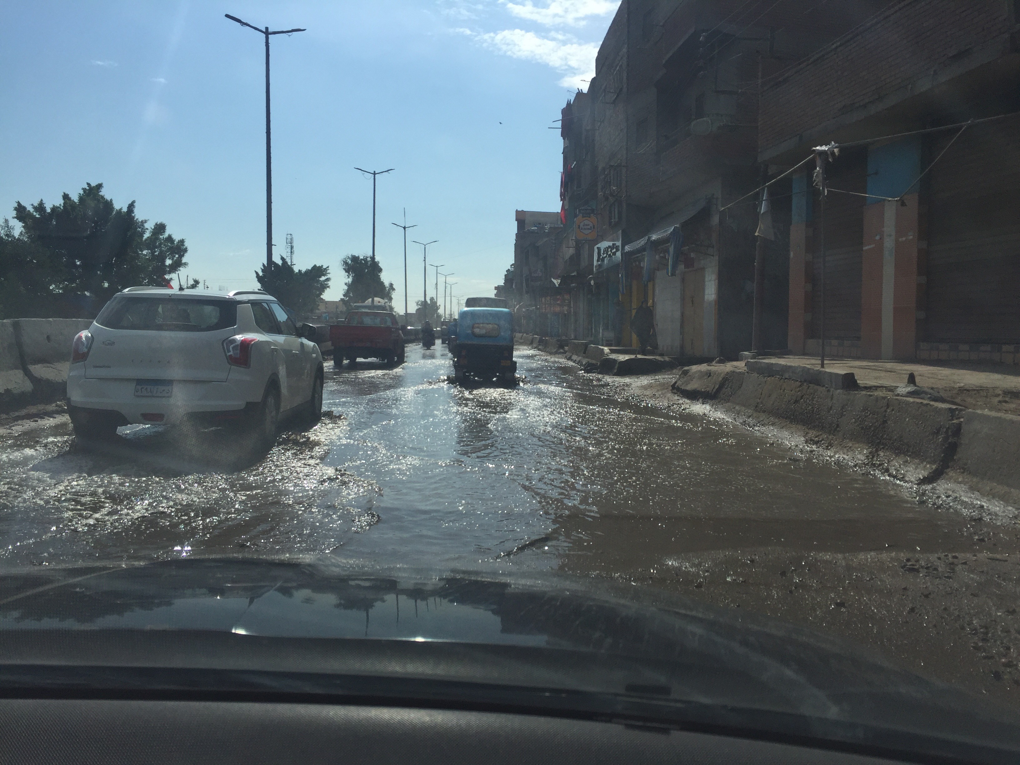 شوارع الغربية تغرق فى مياه الأمطار وشلل مرورى على طريق المحلة طنطا (1)