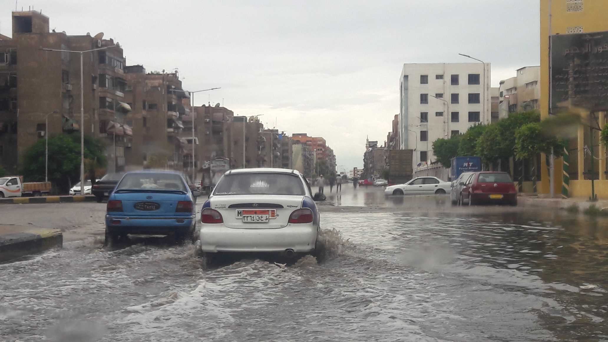 مياه الأمطار تغرق شوارع بورسعيد  (8)